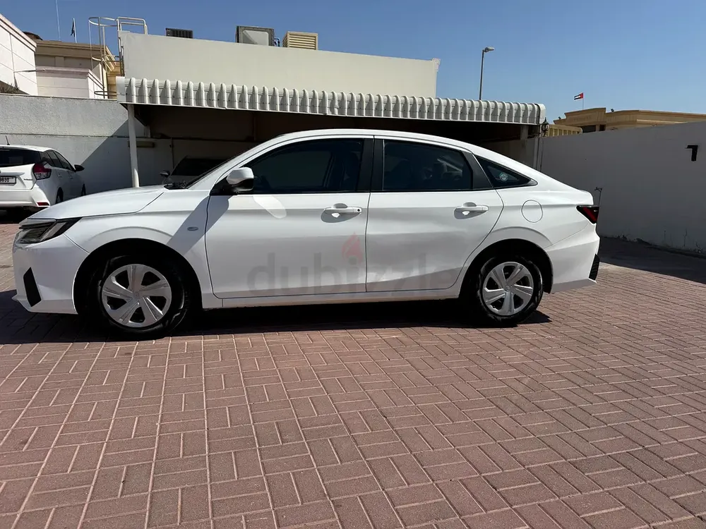 2023 Toyota Yaris E GCC Specs - Excellent Condition - Image 5