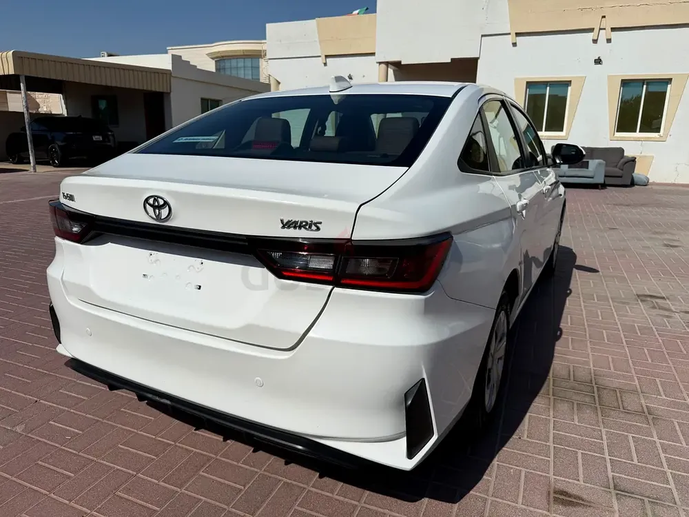 2023 Toyota Yaris E GCC Specs - Excellent Condition - Image 8