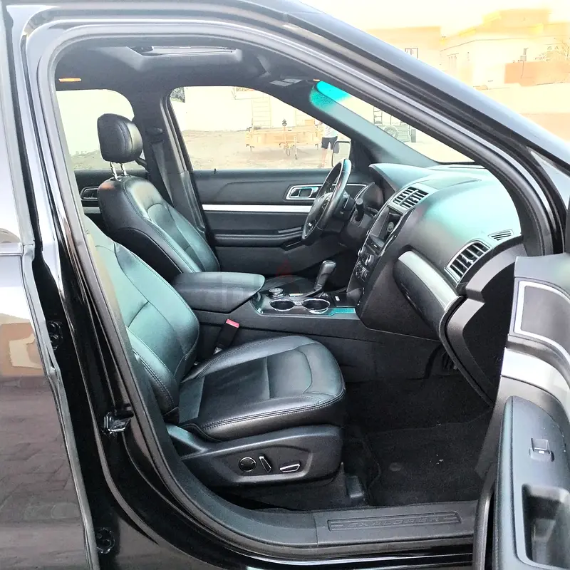 GCC Full Option Explorer, Excellent condition, Well Maintained and used by single expat. Original P - Image 13