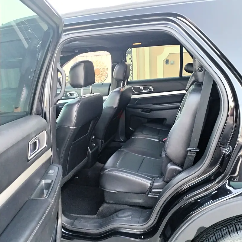 GCC Full Option Explorer, Excellent condition, Well Maintained and used by single expat. Original P - Image 9