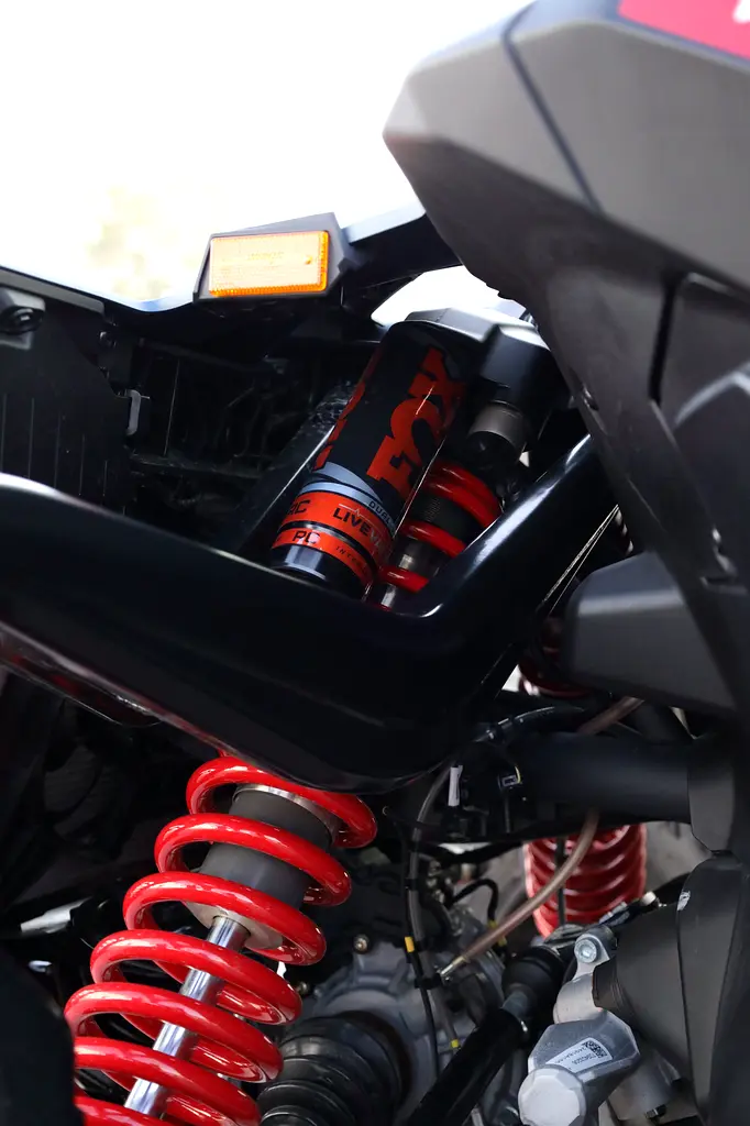 **2026** CAN AM MAVERICK R - XRX MAX + FOX SMART SHOCKS + REAR CAMERA + ROTAX POWER + CARBON PACKAGE - Image 7