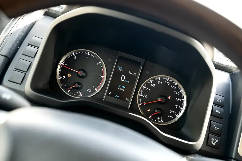Premium 6 seater Diesel 2.8L Automatic Transmission 2025 - Image 10