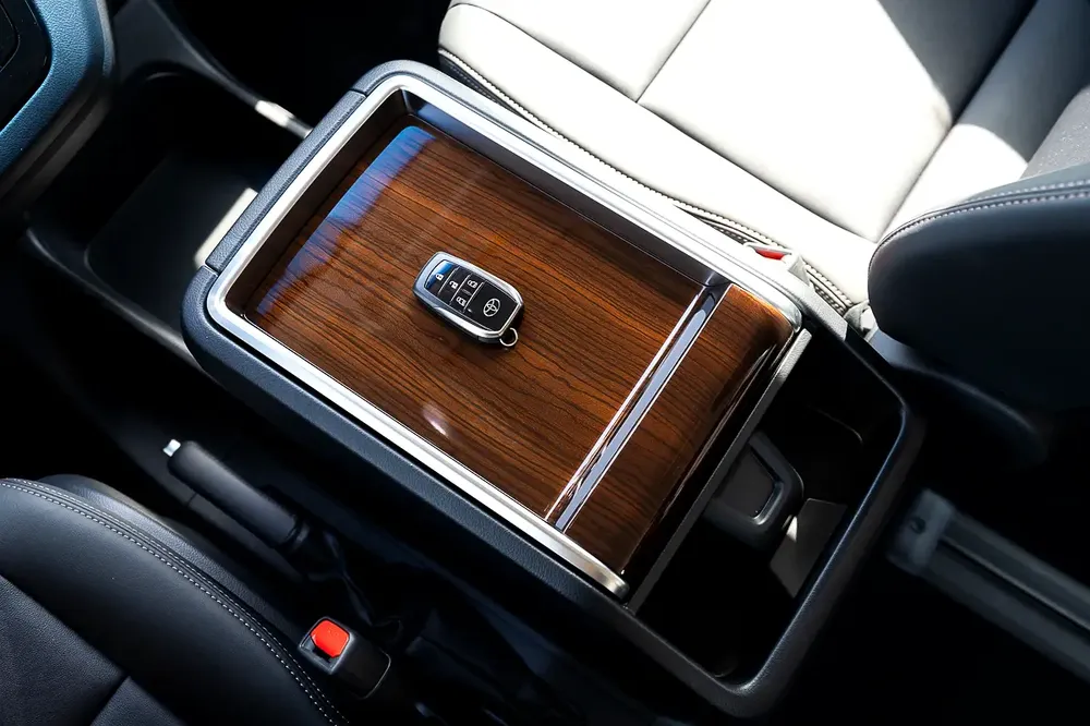 Premium 6 seater Diesel 2.8L Automatic Transmission 2025 - Image 13