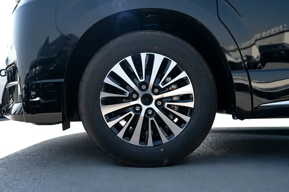Premium 6 seater Diesel 2.8L Automatic Transmission 2025 - Image 17