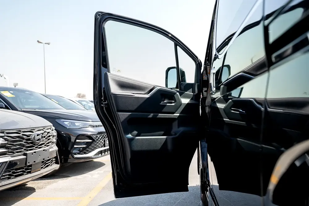 Premium 6 seater Diesel 2.8L Automatic Transmission 2025 - Image 5