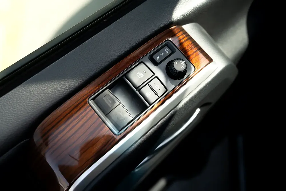 Premium 6 seater Diesel 2.8L Automatic Transmission 2025 - Image 6