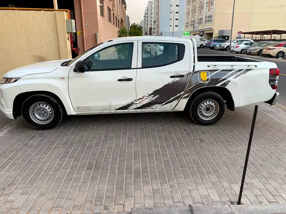 Mitsubishi L200 Double Cab GLS 2023 GCC Specs - Image 10
