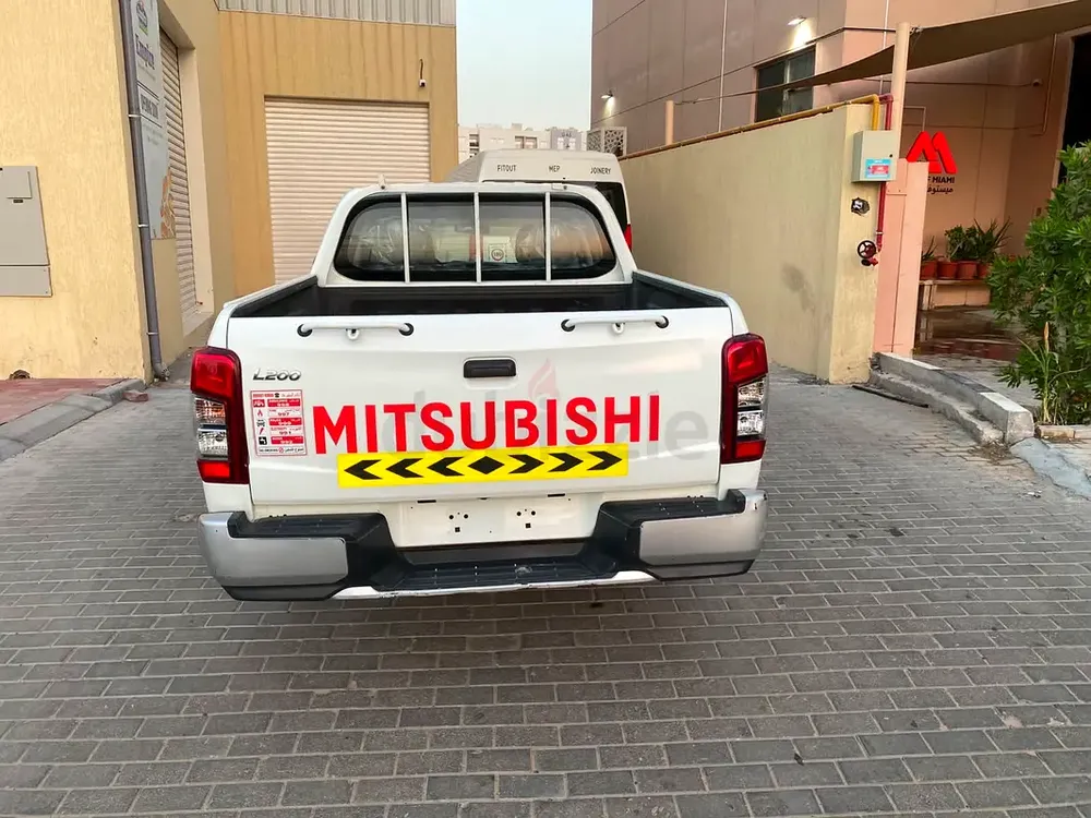 Mitsubishi L200 Double Cab GLS 2023 GCC Specs - Image 11