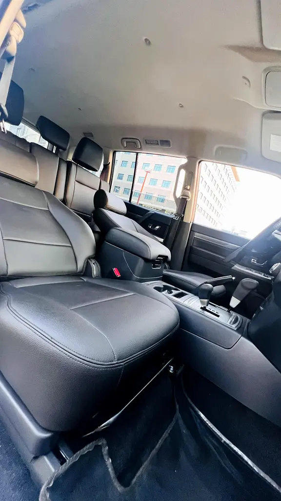PAJERO 4X4 GCC SPEC, SINGLE OWNER ACCIDENT FREE 100% BANK FINANCE ALSO AVAILABLE - Image 9