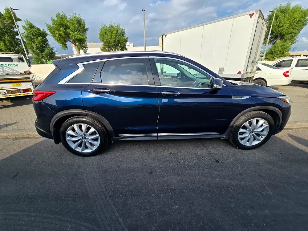 Infinity Qx50 full option free accident panoramic first owner panoramic radar - Image 5