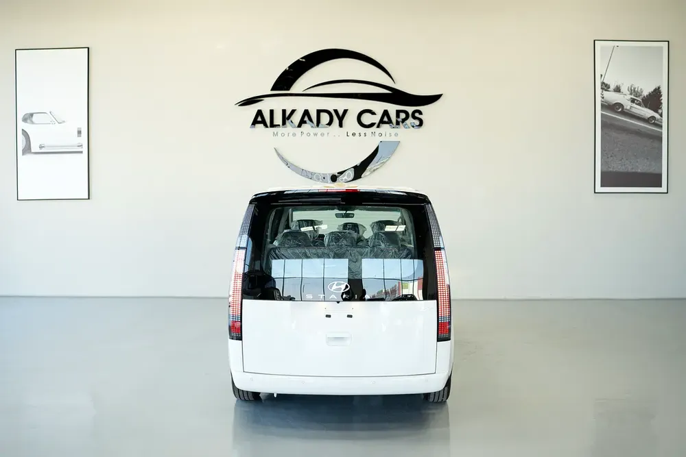 Hyundai Staria Diesel 2.2  Comfort 2026 GCC Specs 11 Seats Manual Transmission - Image 13