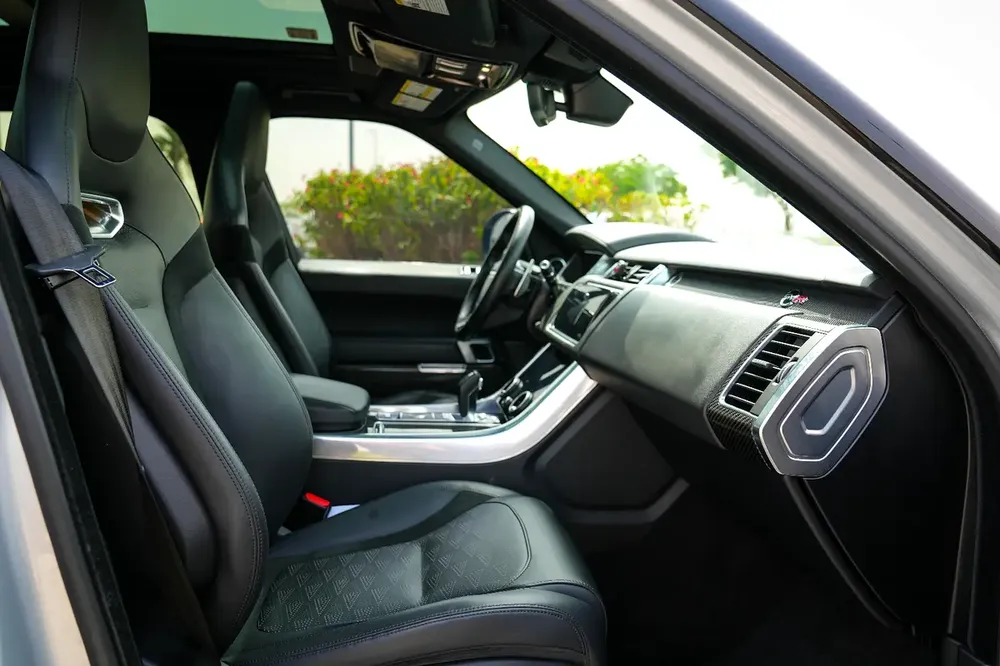 Land Rover Range Rover Sport SVR 2020 - American Specs - GCC Car - Image 10