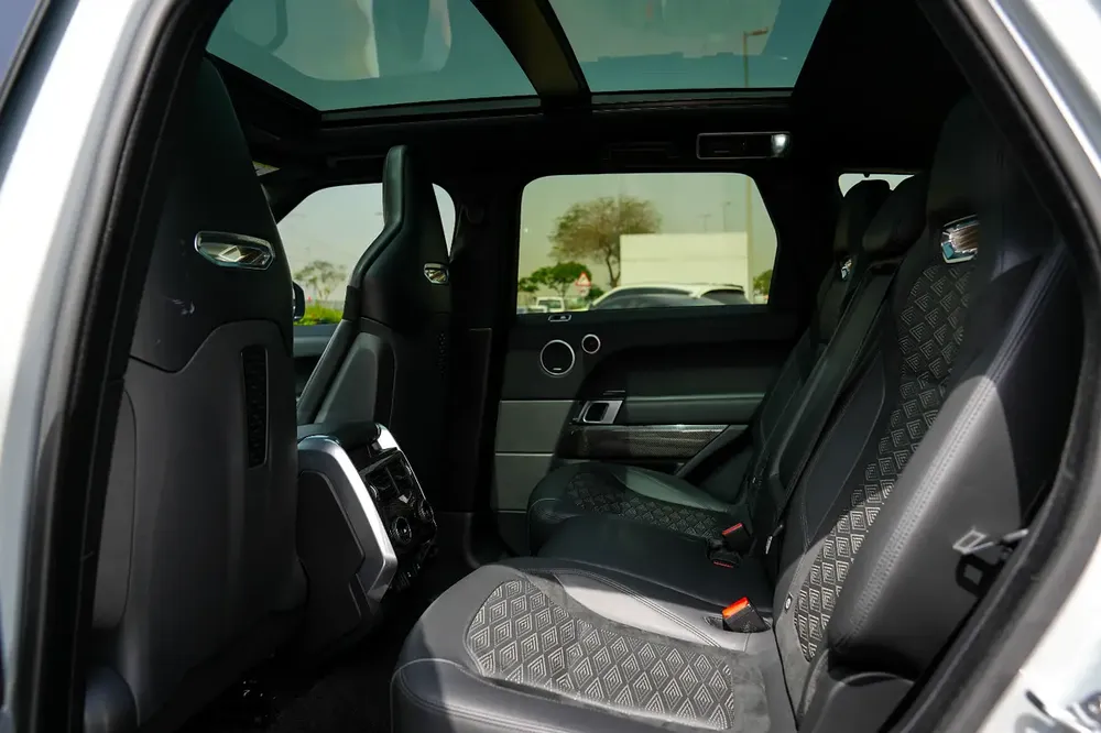 Land Rover Range Rover Sport SVR 2020 - American Specs - GCC Car - Image 11