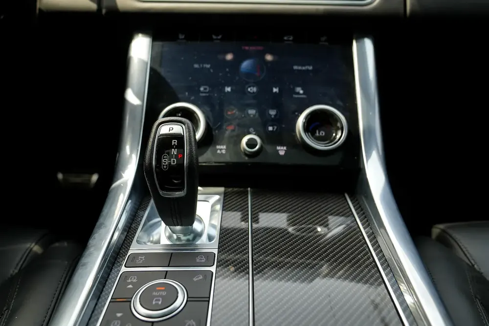 Land Rover Range Rover Sport SVR 2020 - American Specs - GCC Car - Image 15