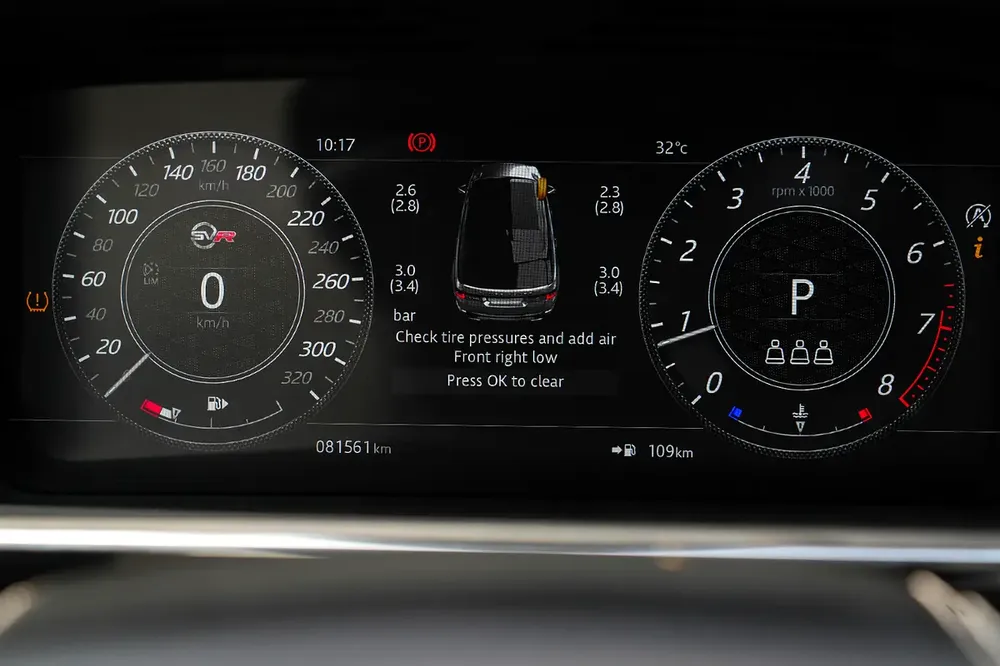 Land Rover Range Rover Sport SVR 2020 - American Specs - GCC Car - Image 16
