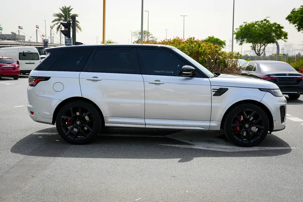 Land Rover Range Rover Sport SVR 2020 - American Specs - GCC Car - Image 7