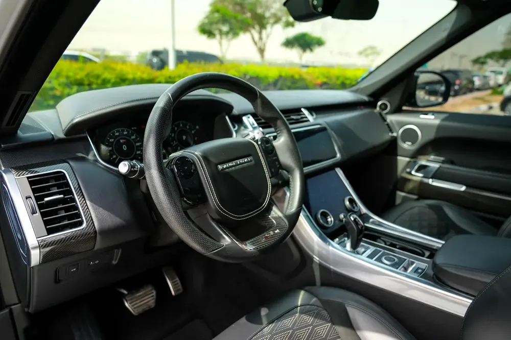 Land Rover Range Rover Sport SVR 2020 - American Specs - GCC Car - Image 9