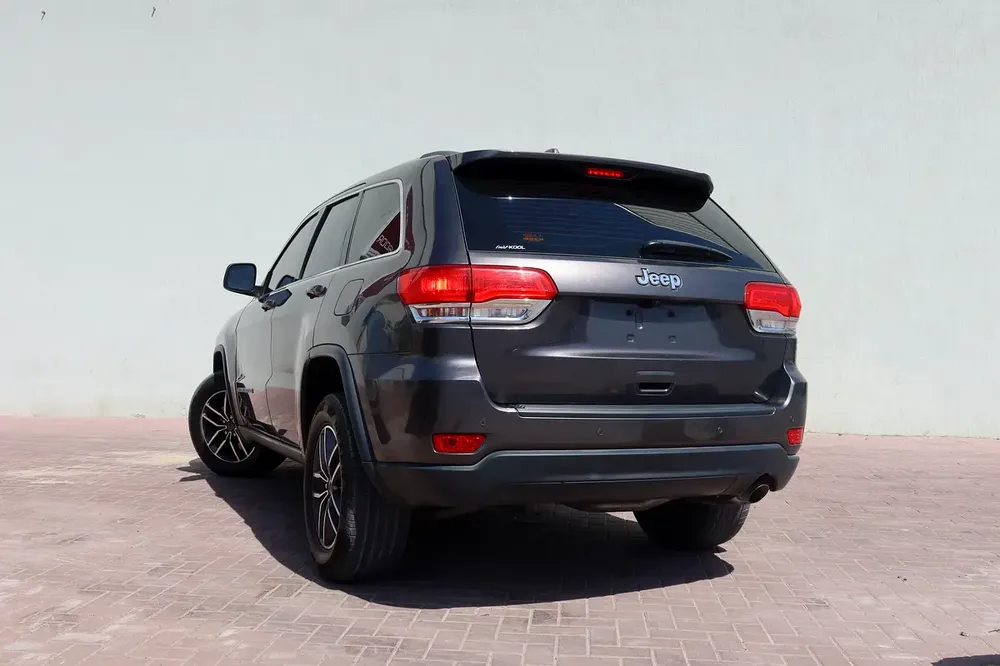 2019 Jeep Grand Cherokee Laredo - GCC Specs - Excellent Condition! - Image 10