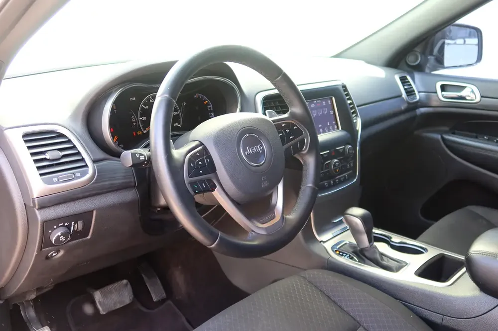 2019 Jeep Grand Cherokee Laredo - GCC Specs - Excellent Condition! - Image 11