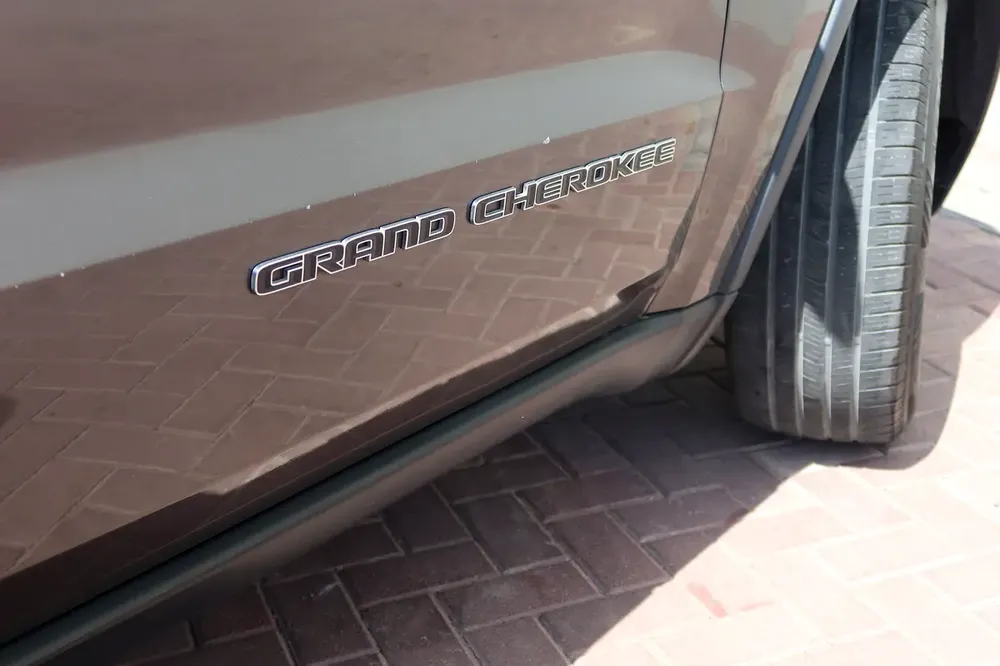 2019 Jeep Grand Cherokee Laredo - GCC Specs - Excellent Condition! - Image 20