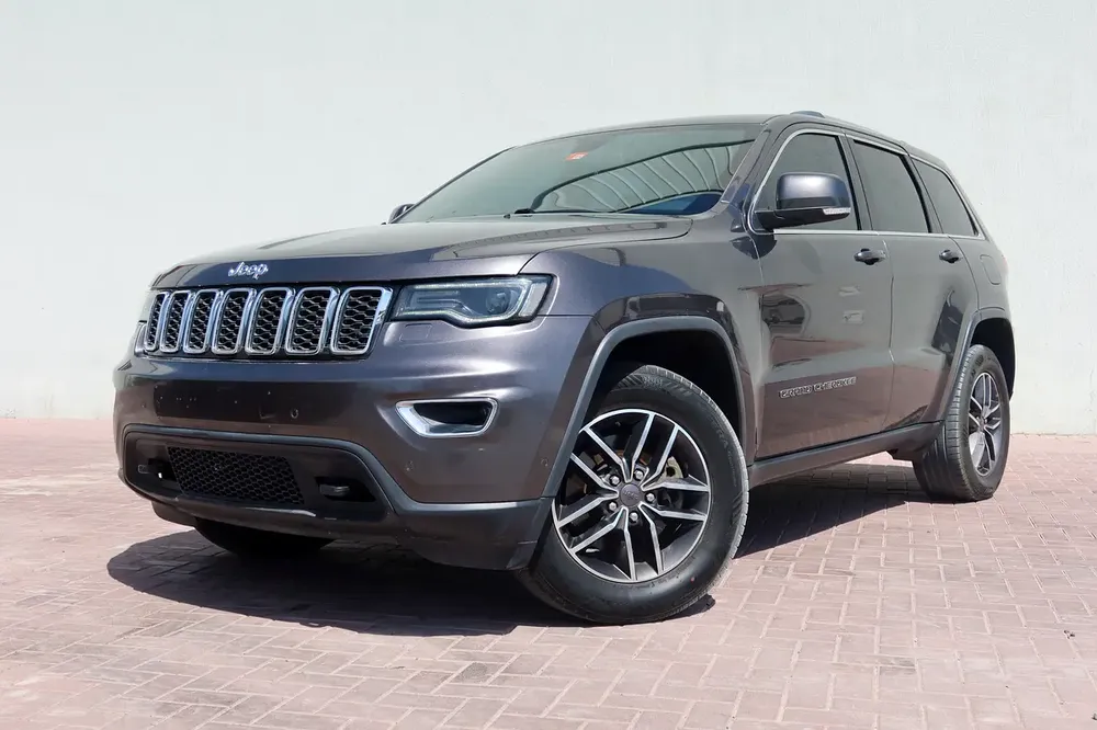 2019 Jeep Grand Cherokee Laredo - GCC Specs - Excellent Condition! - Image 4