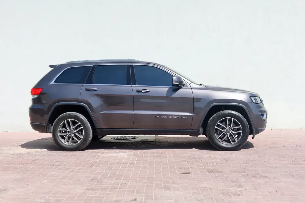 2019 Jeep Grand Cherokee Laredo - GCC Specs - Excellent Condition! - Image 8
