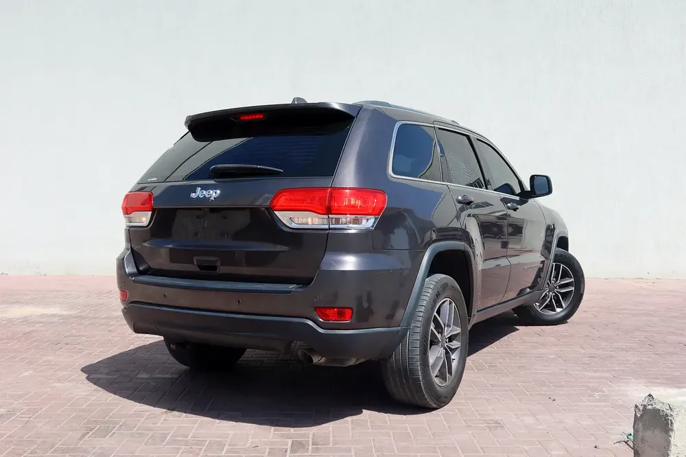 2019 Jeep Grand Cherokee Laredo - GCC Specs - Excellent Condition! - Image 9
