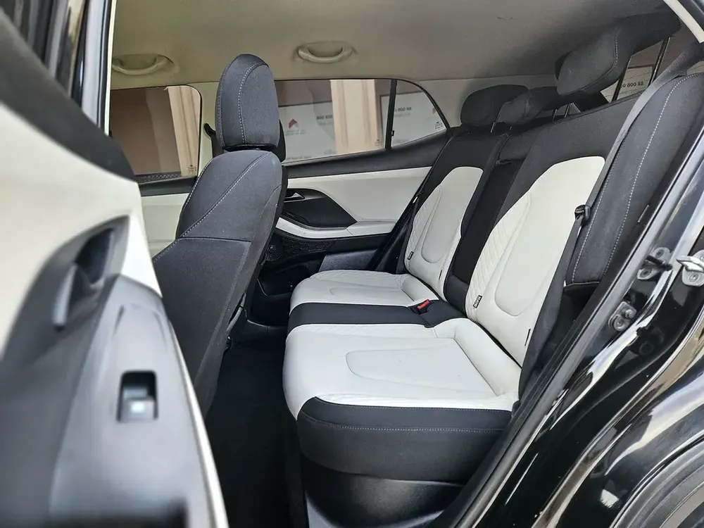 2023 Hyundai Creta GCC Premium Condition Car Low KM SUV Ideal For Family - Image 11