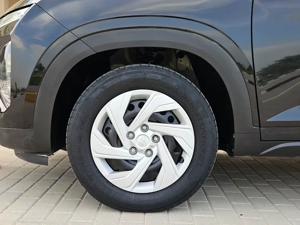 2023 Hyundai Creta GCC Premium Condition Car Low KM SUV Ideal For Family - Image 17