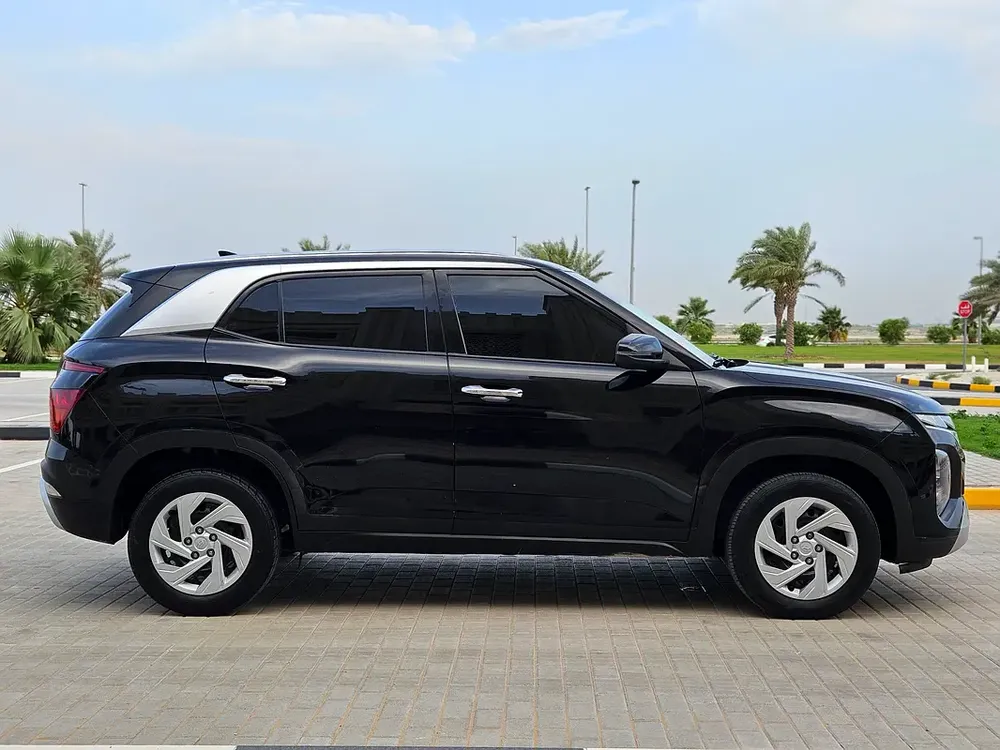 2023 Hyundai Creta GCC Premium Condition Car Low KM SUV Ideal For Family - Image 18