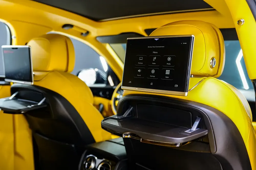 W12 Mulliner, Carbon Body Kit, Individual Rear Seats w/ Entertainment, GCC Spec!! - Image 12