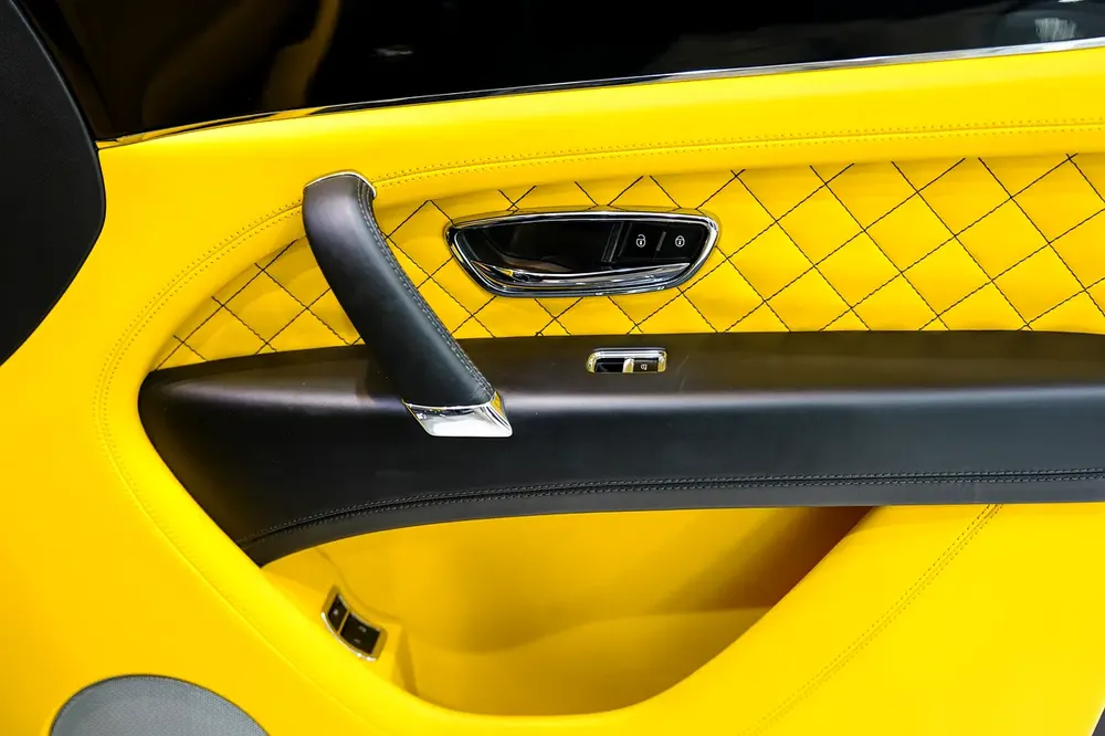 W12 Mulliner, Carbon Body Kit, Individual Rear Seats w/ Entertainment, GCC Spec!! - Image 13