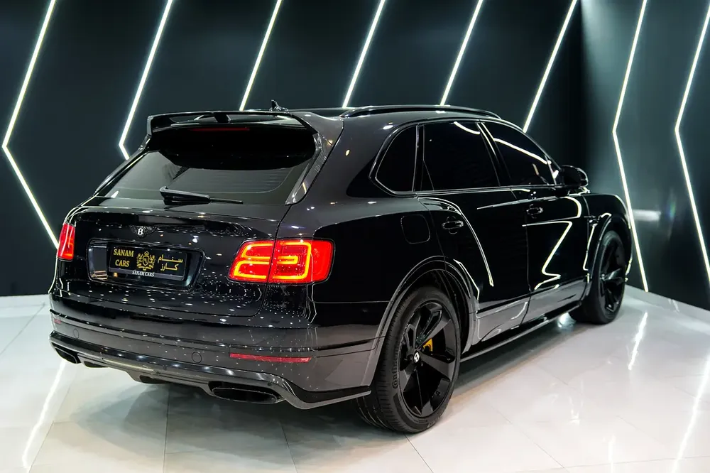 W12 Mulliner, Carbon Body Kit, Individual Rear Seats w/ Entertainment, GCC Spec!! - Image 14