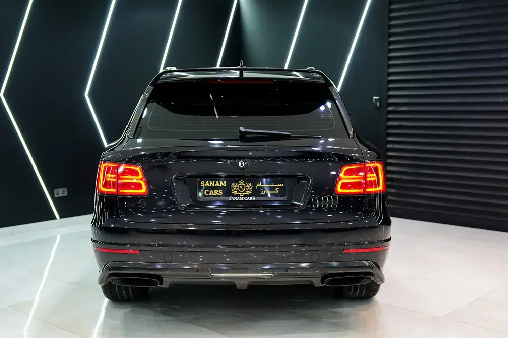 W12 Mulliner, Carbon Body Kit, Individual Rear Seats w/ Entertainment, GCC Spec!! - Image 15