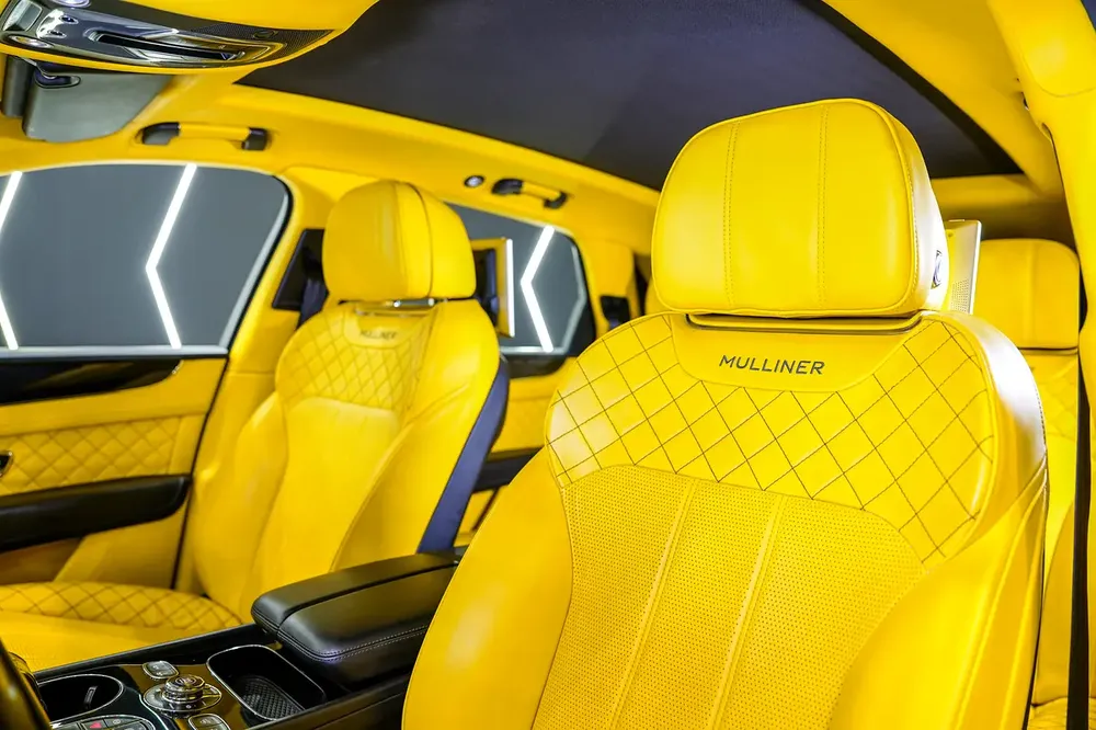 W12 Mulliner, Carbon Body Kit, Individual Rear Seats w/ Entertainment, GCC Spec!! - Image 5