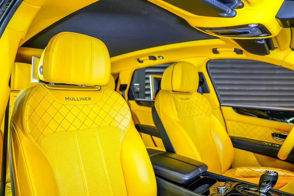 W12 Mulliner, Carbon Body Kit, Individual Rear Seats w/ Entertainment, GCC Spec!! - Image 8