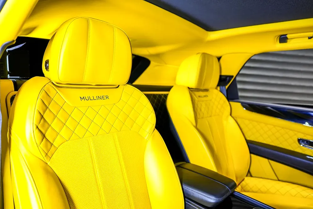 W12 Mulliner, Carbon Body Kit, Individual Rear Seats w/ Entertainment, GCC Spec!! - Image 9