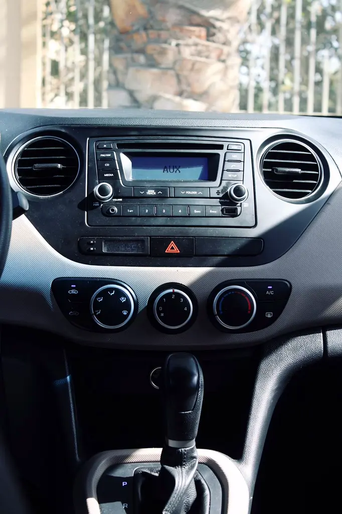 INSTALLMENT BUDGET CAR! GCC HYUNDAI i10 Grand 2019 MODEL AVAILABLE ON BANK FINANCE AND CASH BOTH - Image 16