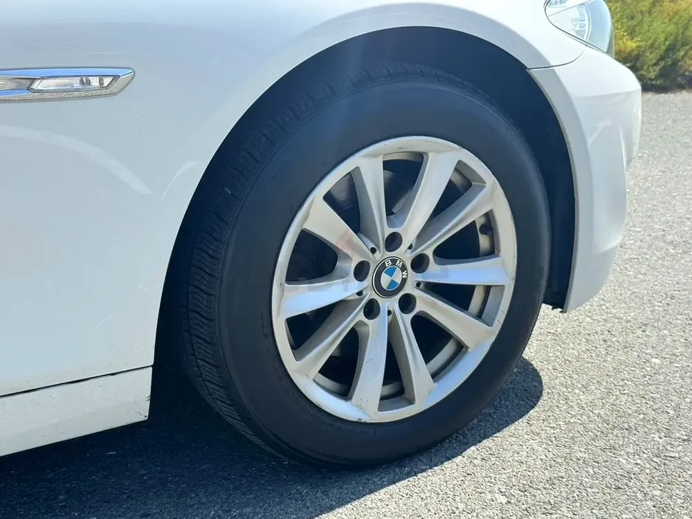 2013 BMW 520i - GCC - IMMACULATE CONDITION - Image 12
