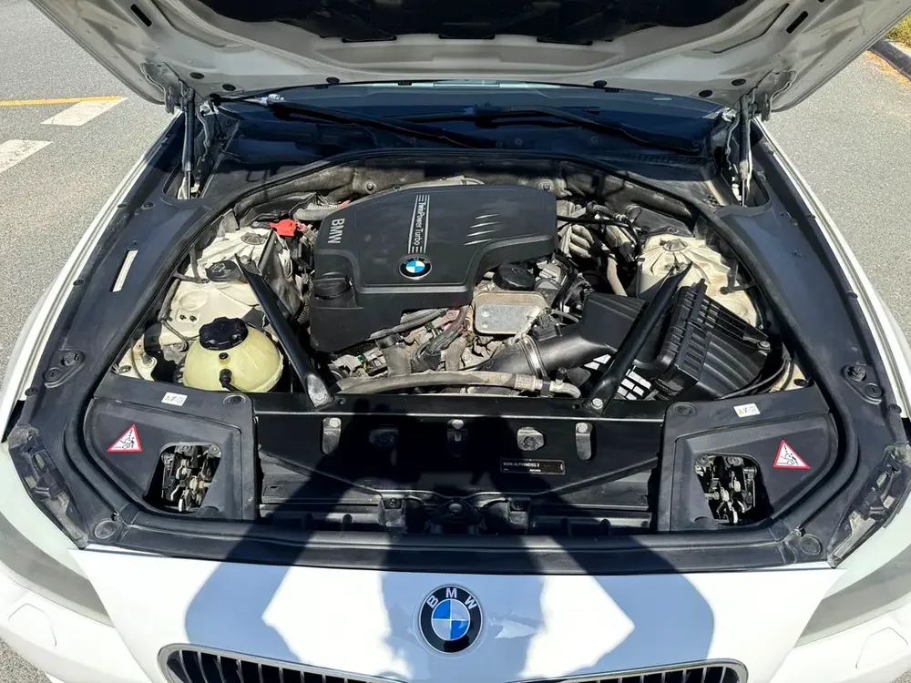 2013 BMW 520i - GCC - IMMACULATE CONDITION - Image 16