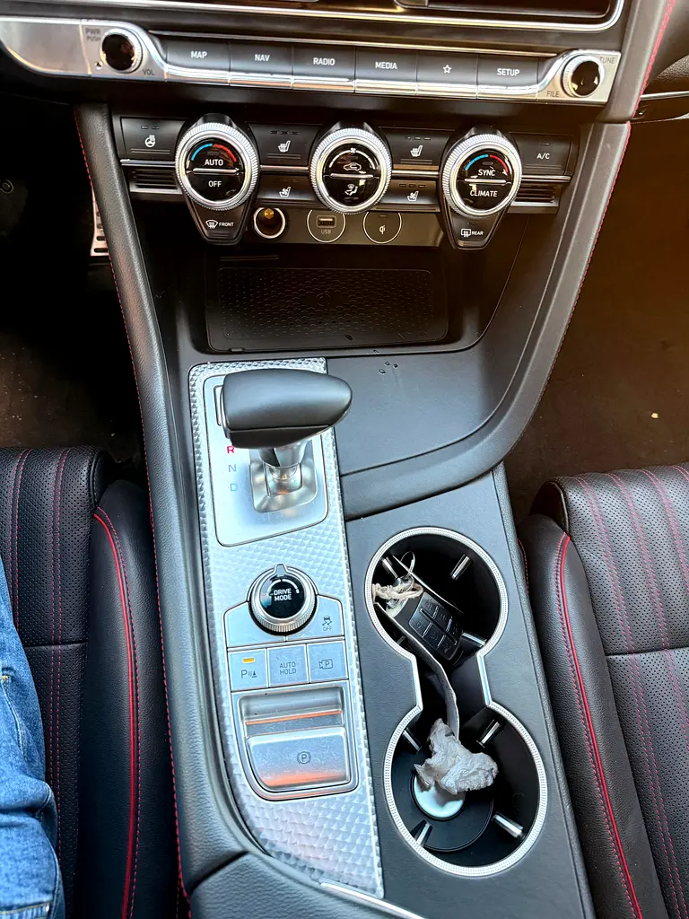 *GENESIS G70 AWD 2023 Premium Full Option - Image 16