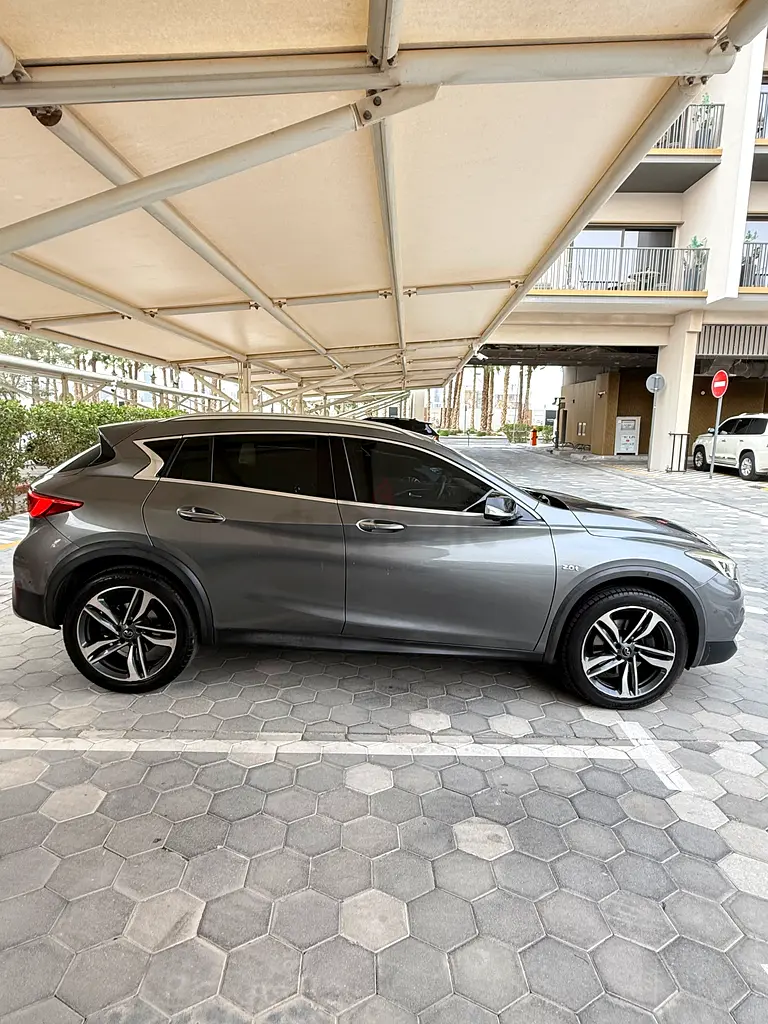 INFINITI QX30 LUXURY | GCC SPECS | 2ND OWNER - Image 11