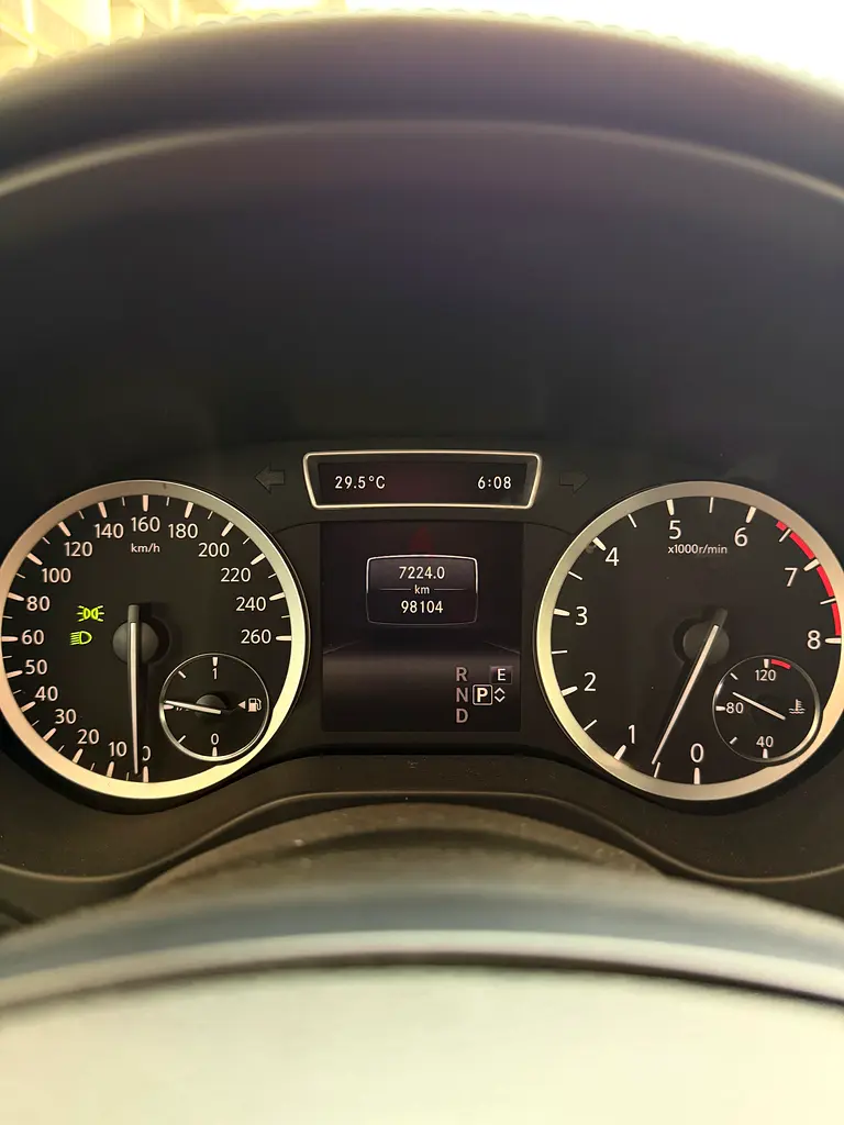 INFINITI QX30 LUXURY | GCC SPECS | 2ND OWNER - Image 13