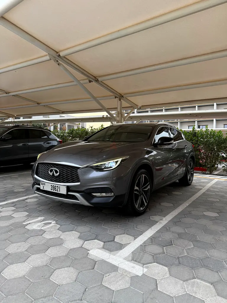 INFINITI QX30 LUXURY | GCC SPECS | 2ND OWNER - Image 4