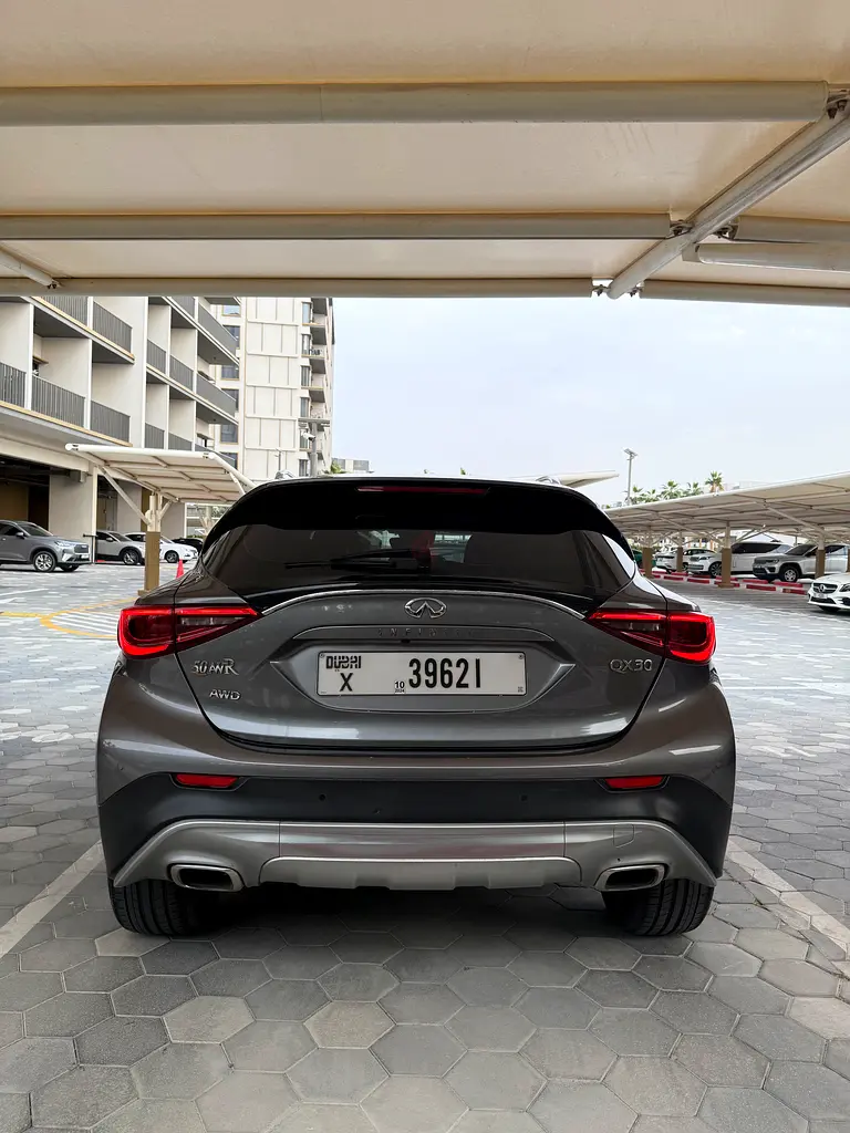 INFINITI QX30 LUXURY | GCC SPECS | 2ND OWNER - Image 7