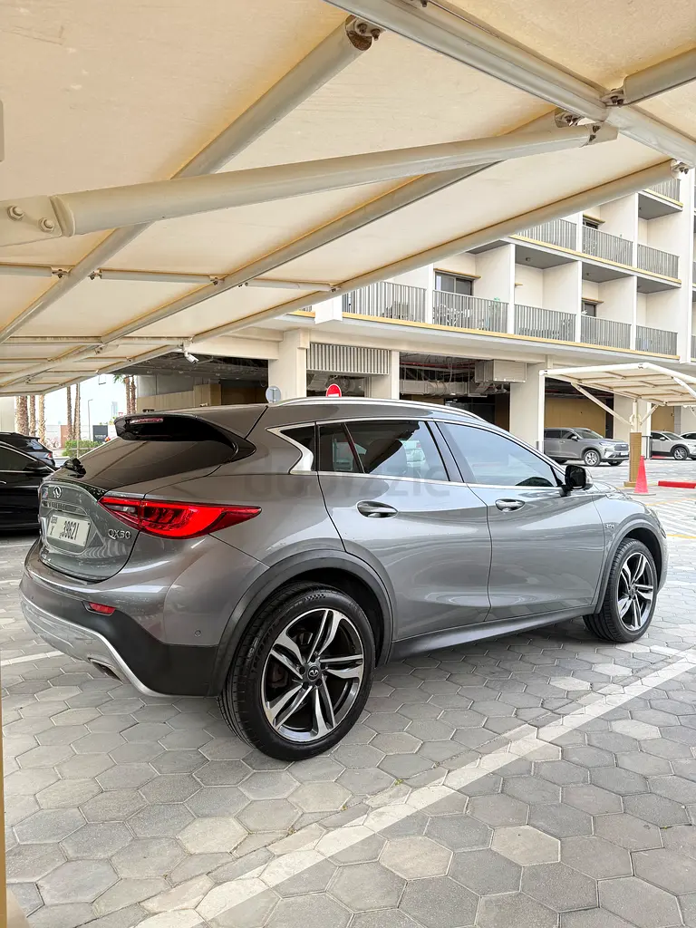 INFINITI QX30 LUXURY | GCC SPECS | 2ND OWNER - Image 9