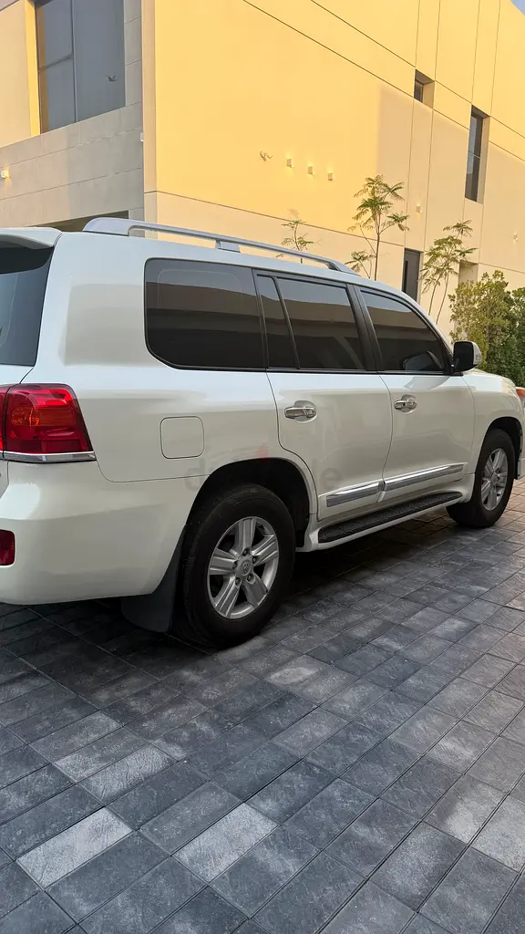 Toyota Land Cruiser 2013 GXR GCC Specs - Well Maintained - Image 4