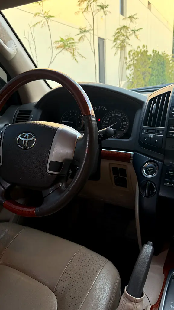 Toyota Land Cruiser 2013 GXR GCC Specs - Well Maintained - Image 8