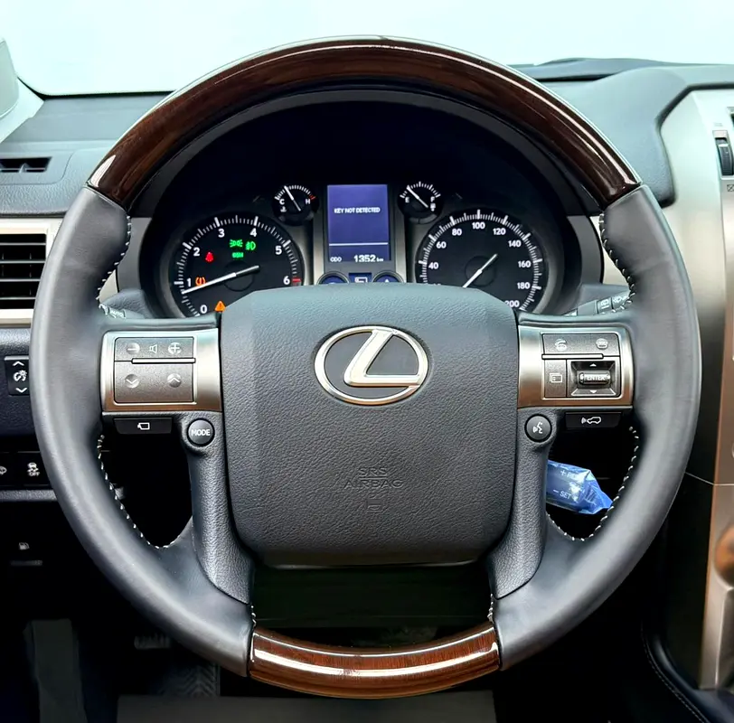 2019 Lexus GX460 Platinum, Warranty, Very Low Km, Mark Levinson Sound System, Fully Loaded, GCC - Image 16