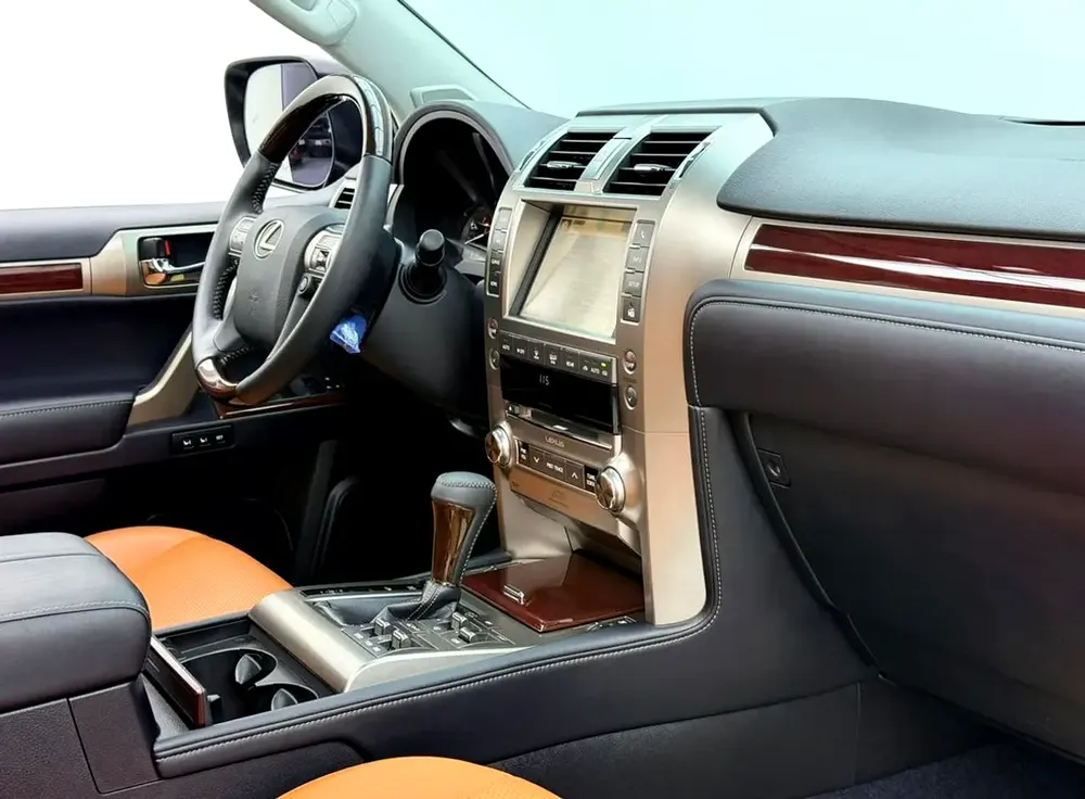 2019 Lexus GX460 Platinum, Warranty, Very Low Km, Mark Levinson Sound System, Fully Loaded, GCC - Image 7